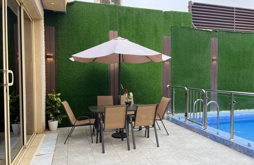 Riyadh Chalet De Esquí | شاليه بمسبح وجلسة خارجية