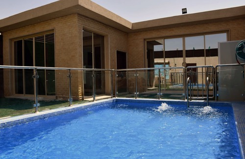 Riyadh Chalet De Esquí | شاليه بمسبح وجلسة خارجية