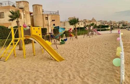Ain Sokhna Chalet De Esquí | شاليه علوى بالروف بقرية فينيسا باجمل شواطئ السخنه