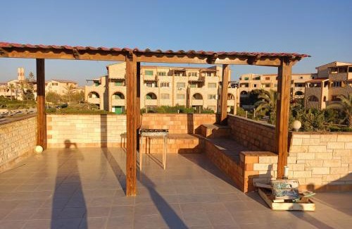 Borg el Arab Apartamento | شاليه في قرية هيلو بيتش في الكيلو ٥٠