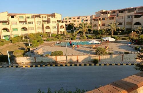 Borg el Arab Apartamento | شاليه في قرية هيلو بيتش في الكيلو ٥٠