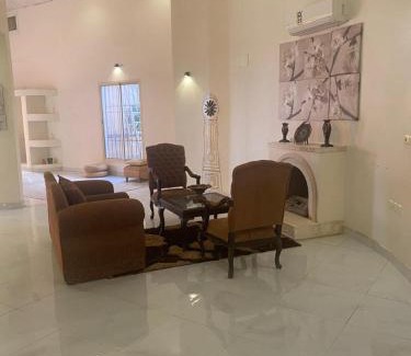 Ar Rass Chalet De Esquí | شاليه هاوس مون