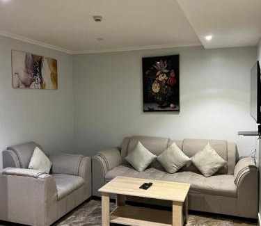 Al Ulaya Apartamento | شقة بصالة مريحة وغرفة نوم