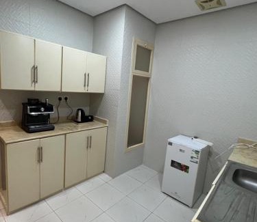 Unaizah Apartamento | شقة بصالة مودرن وغرفة نوم