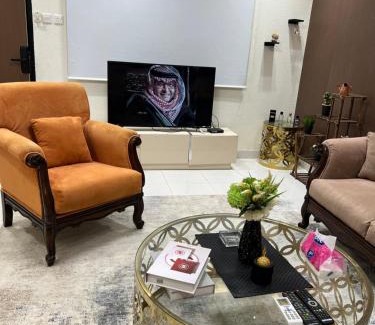 Unaizah Apartamento | شقة بصالة مودرن وغرفة نوم