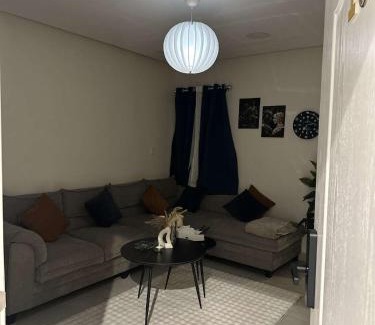 Al Khobar Apartamento | شقة بصالة وغرفة نوم لشخصين