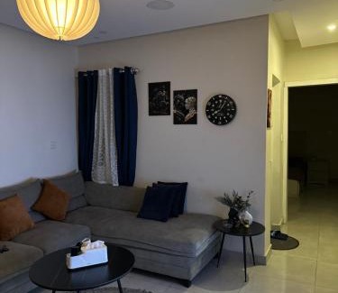 Al Khobar Apartamento | شقة بصالة وغرفة نوم لشخصين