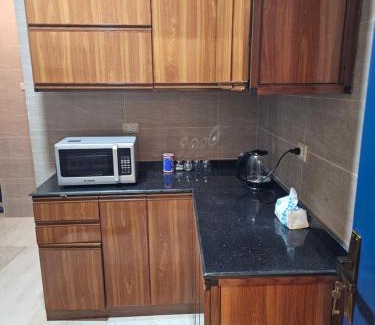 Al Duqqi Apartamento | شقة بوسط المدينة الدقي