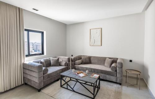 Medina Apartamento | شقة غرفة سريرين وصالة وبوفيه 301A