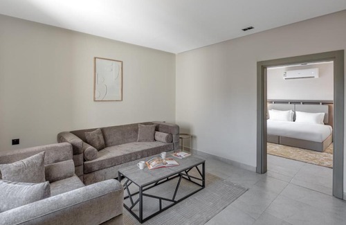 Medina Apartamento | شقة غرفة سريرين وصالة وبوفيه 301A