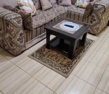 Ar Rayis Apartamento | شقة مريحة وهادئه غرفتين وصالة شخصين مع أطفال الرايس