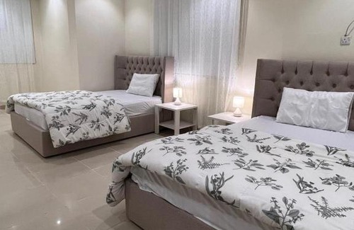 Hera Street Apartamento | شقة مؤثثة من غرفتين وصالة ومطبخ