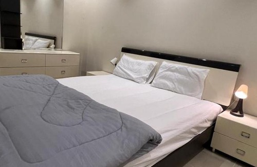 Hera Street Apartamento | شقة مؤثثة من غرفتين وصالة ومطبخ