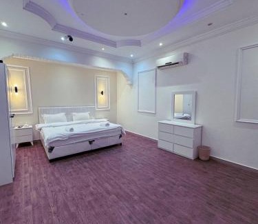 Sari Street Apartamento | شقق فاخرة بحي الروضة مع سينما بغرفة النوم