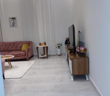 Medina Apartamento | شقه فاخره بجوار الراشد مول