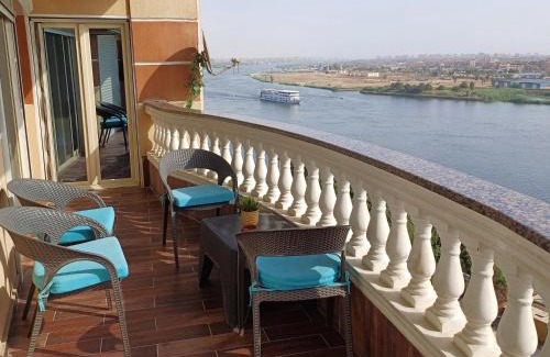 Maadi Apartamento | شقه فندقيه الترا مودرن صف اول كورنيش النيل , القاهره , بمنطقه المعادي , اطلاله مباشره للنيل والاهرامات ,الطابق التاسع ,Very luxury apartment firist row nile view and pyramids , maadi , cairo , ultra modern home ,all rooms and reception direct nile view