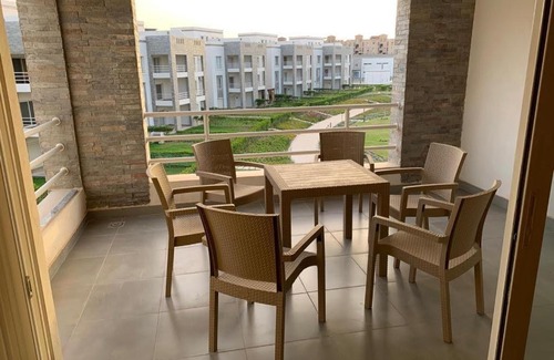 New Cairo Chalet De Esquí | قرية امواج ‏بالساحل الشمالي