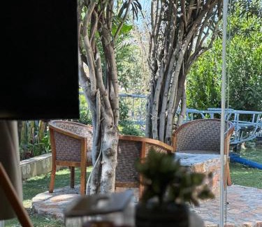 Al Hada Chalet De Esquí | كوخ بلكونه