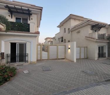Unorganized in Al Qahirah Apartamento | ڤيلا للإيجار مفروش بكمبوند المقصد بالعاصمه الاداريه