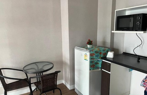 Nonthaburi Apartamento | คอนโดฮอลล์มาร์ค ห้องมุม วิวสระว่ายน้ำ ใจกลางเมือง