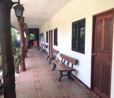 Chong Mek Complejo | บ้านภูเคียงน้ำรีสอร์ท ที่พักใกล้วัดเรืองแสง