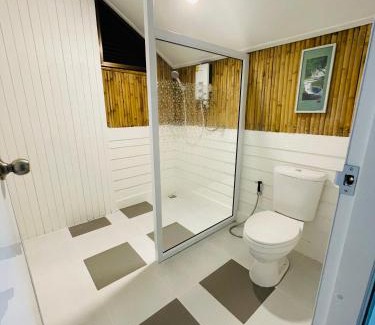 Khuan Khanun Casa | บ้านริมเลปากประ Banrimlay Pakpra