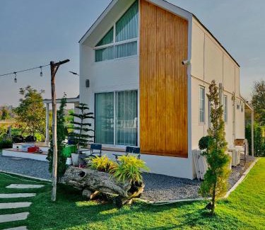 Wang Nam Khiao Casa | บ้านไร่ฟ้าสวย Family House