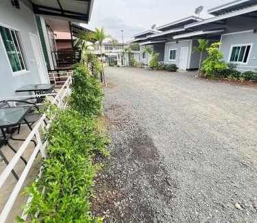 Si Thep Complejo | พราวด์รีสอร์ท ศรีเทพ