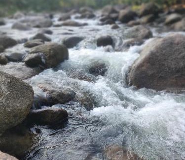 Phrom Khiri Complejo | สถานีน้ำหวาน รีสอร์ท น้ำตกอ้ายเขียว