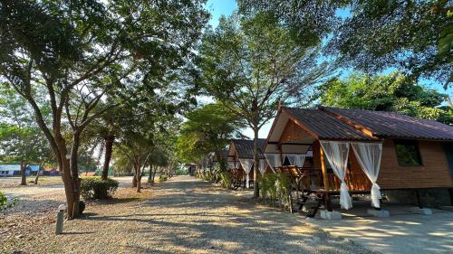 Si Prachan Casa | อิงน้ำท่าจีน (ท่าจีนรีสอร์ท)