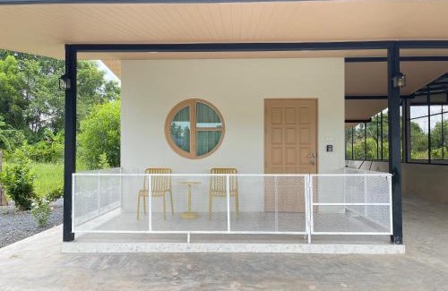 Trat Casa | อุ่นไอดิน Home Stay