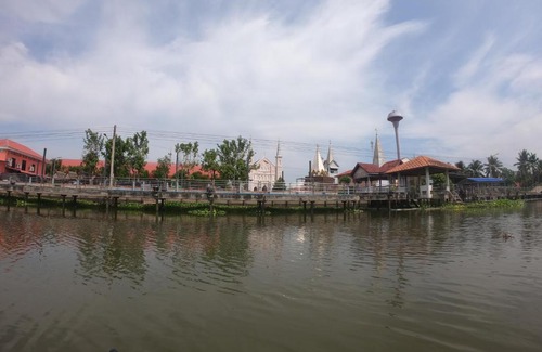 Wat Phleng Casa | เรือนจันทร์หอมโฮมสเตร์