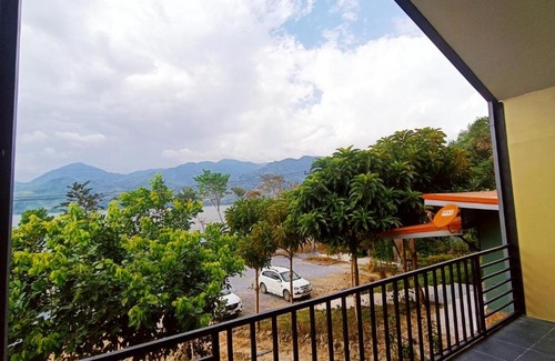 Nakhon Si Thammarat Cama Y Desayuno | เลคแค้มป์ รีสอร์ท