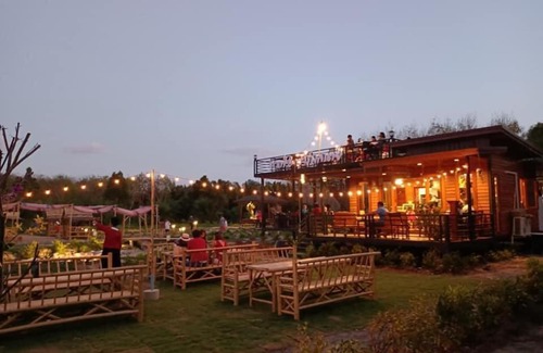 Thung Song Otro | ไร่นาบัวหลวง คาเฟ่ & ฟาร์มสเตย์ RaiNa BuaLuang Cafe & Farm Stay