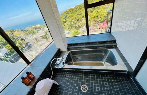 Tsubaki Onsen Casa | まるごと貸切別荘 全部屋海を眺める炭火BBQ 温水プール付き 白良浜車3分、千畳敷、三段壁徒歩圏