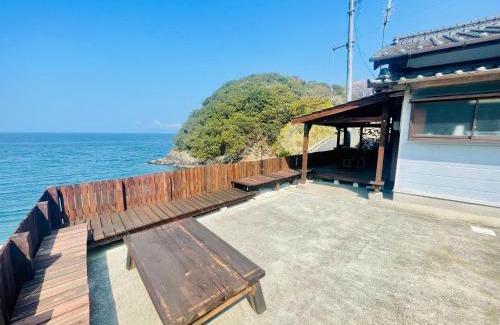 Otsuki Casa | オーシャンフロントで夕日眺めながら海水浴とバーベキュー出来る1日1組の貸し切り絶景宿トリノウタ