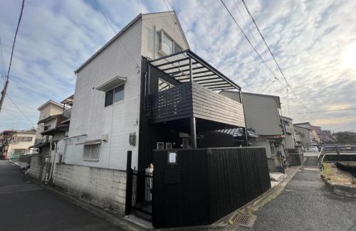 Fushimi Chalet De Esquí | ゲストハウス宮の軒-稲荷参道前 3-Floor Family House, four living room, washmachine, 2 toilet, project, big supermarket nearby