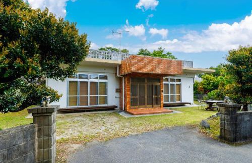 Izumi Casa | ジャングリアまで車で10分Grandmas House 山の宿は一棟貸でBBQ可能