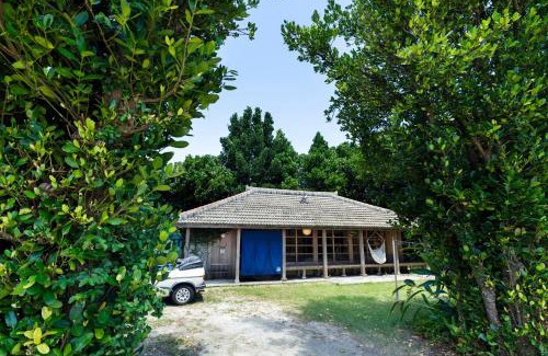 Nakasone Villa | フクギに囲まれた家 さばんぎ沖縄古民家 SAVANGI Okinawan Designed Folk House