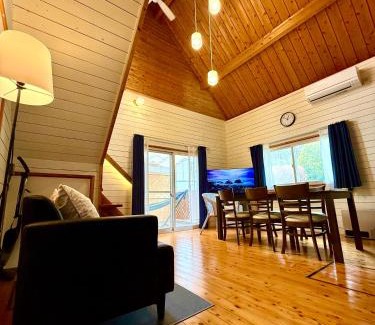 Kusu Casa | 一棟まるっと温泉別荘 天井高7m 50インチ映画見放題 屋根付BBQ 街まで車7分 湯布院30分 アニメ聖地10分
