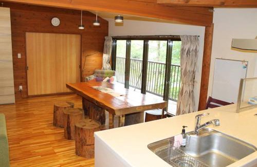 Nagano Chalet De Esquí | 『一軒丸々貸切』徒歩5分圏内カフェ 自然を満喫 Modern Ski Chalet +WiFi & 5min walk to cafes.