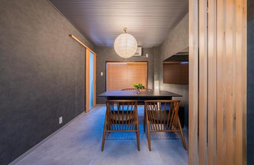 Kujo Villa | 万博会場直通の新しいお部屋 子供が楽しむロフトスペース 寝室3部屋 ベッド7台