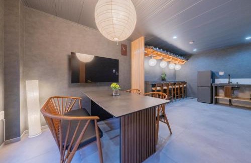 Kujo Villa | 万博会場直通の新しいお部屋 子供が楽しむロフトスペース 寝室3部屋 ベッド7台