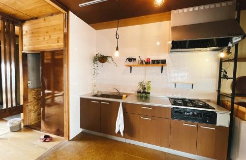 Shimoda Villa | 三丁庵 貸別荘 水質AAビーチまで徒歩15分ペリーロードまで徒歩5分最高なロケーション 下田を遊び尽くせる貸別荘 無料駐車場もありますJapanese old style guest house that 2 minutes walk to Perry Road 15ninutes walk to Nabeta beach