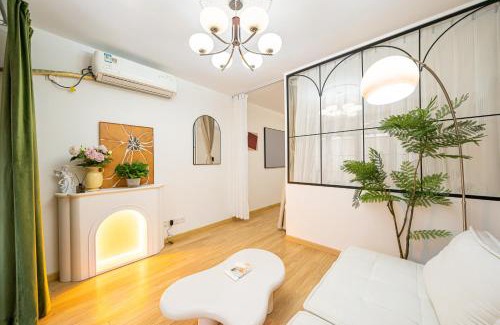 Downtown Shanghai Apartamento | 上海小胖纸民宿-南京西路3店-桃之夭夭