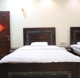 Lahore Cama Y Desayuno | 兰姐华人宾馆超市
