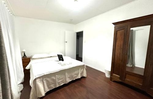 Upper Mount Gravatt Casa | 凤凰树下英式房