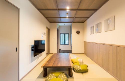 Hakata-ku Villa | 博多町家ホテル - Kamigofuku -