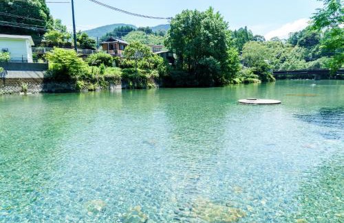 Motoyama-cho Casa | 四国旅に最適 川まで徒歩10秒の昭和レトロな一軒家