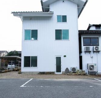 Nanao Casa | 宿と古道具 iyooo